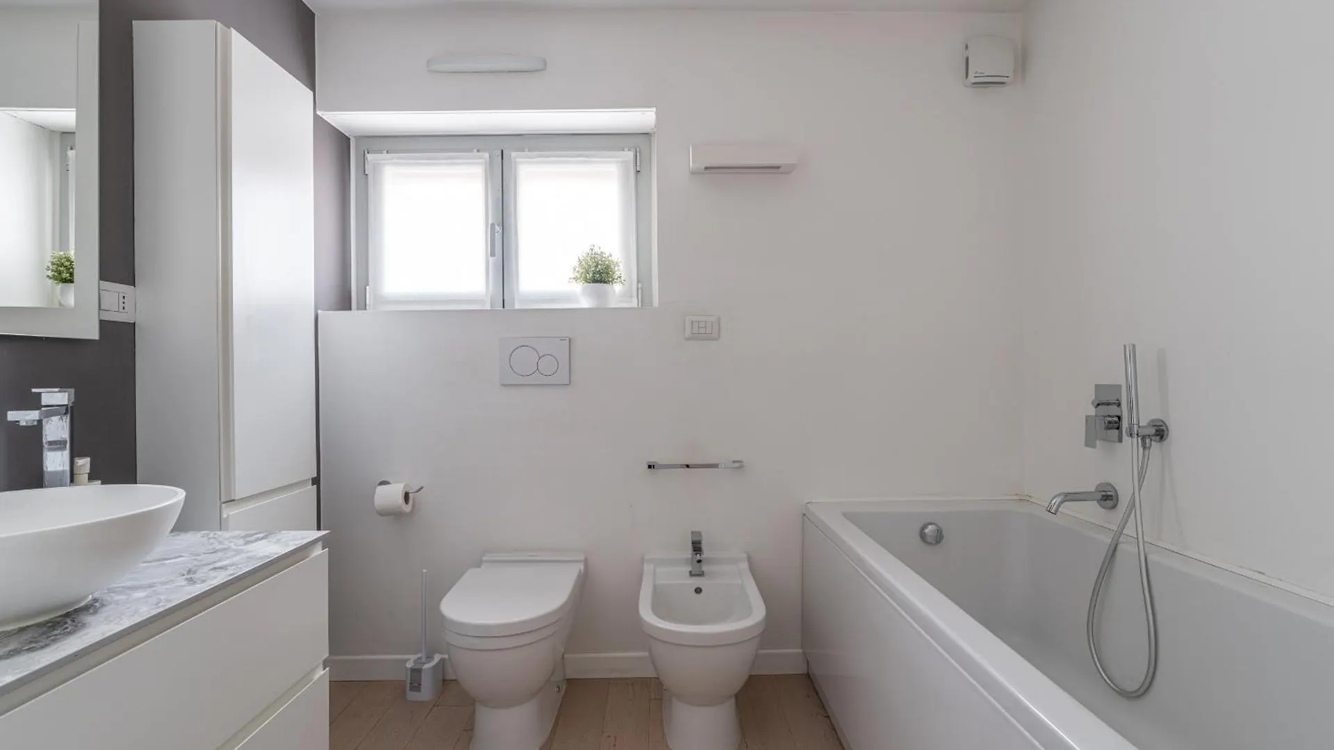 Apartment Appartamento Parmenide Milan