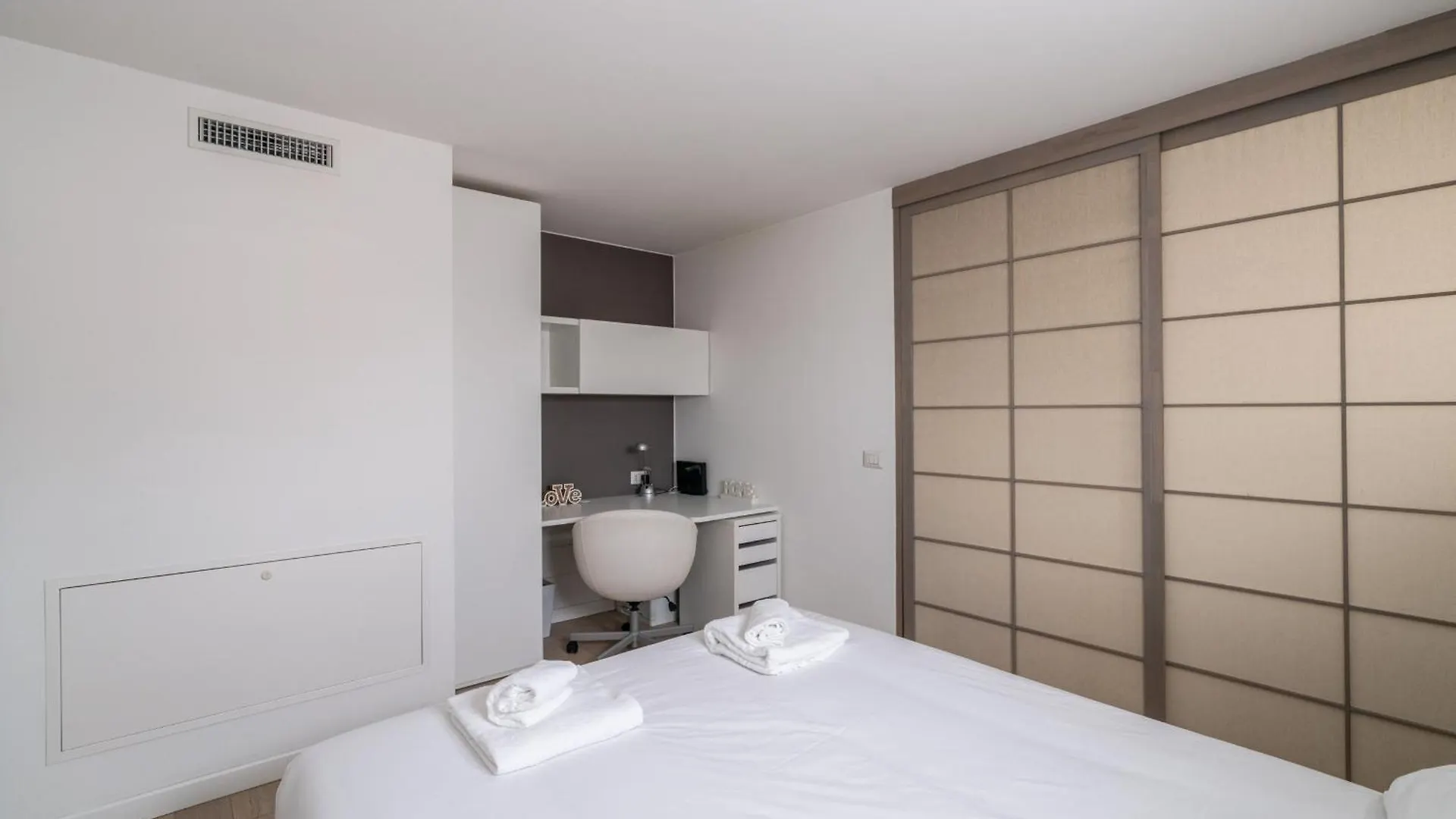 Apartment Appartamento Parmenide Milan Italy