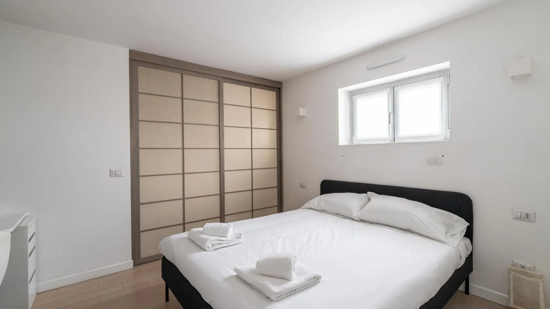Apartment Appartamento Parmenide Milan